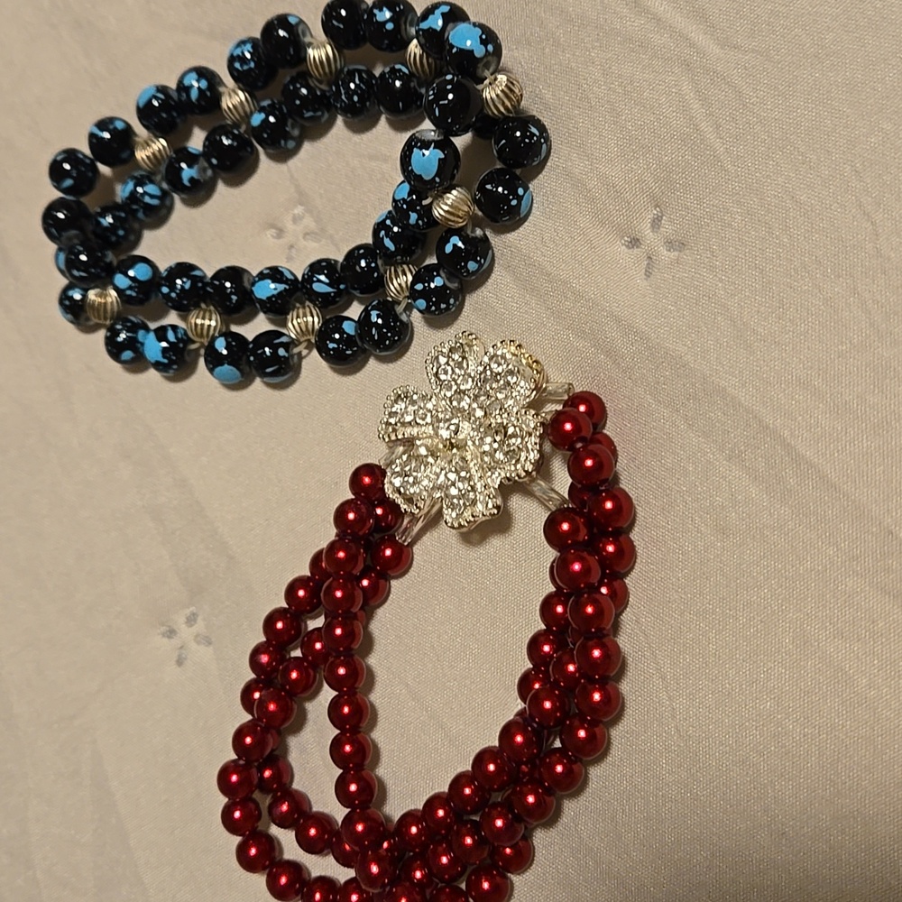 2 Bracelets